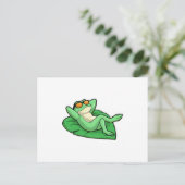 サングラスをかけた葉っぱのカエル ポストカード (スタンド正面)