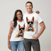 サングラスをかけた面白い犬 Tシャツ (ユニセックス)