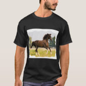 サングラスをかけた馬のTシャツ Tシャツ (正面)