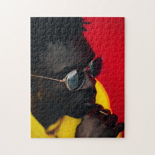 サングラスをかけているアフリカ人男性 ジグソーパズル (縦)