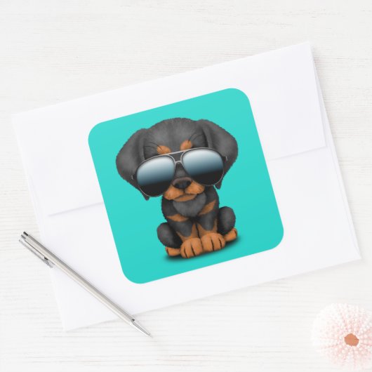 サングラスをかけている可愛いドバーマンパピードッグ スクエアシール (封筒)