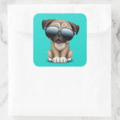 サングラスをかけている可愛いパグ子犬 スクエアシール (バッグ)
