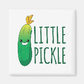 サングラスをかけている小さなピクルスかわいいグリーンピクルス マグネット (正面)