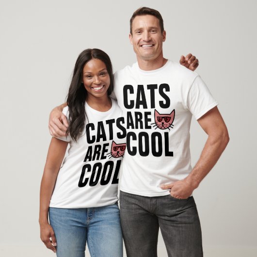 サングラスをかけているCAT、CATS クール ARE Tシャツ (ユニセックス)