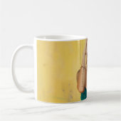 サングラスをかざす青いブラレットの女性 コーヒーマグカップ (左)