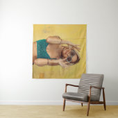 サングラスをかざす青いブラレットの女性  タペストリー (インサイチュ(横))