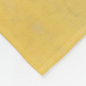 サングラスをかざす青いブラレットの女性  フリースブランケット (角)