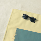 サングラスをビーチに持つゴールデンレトリバー ビーチタオル (インサイチュ)