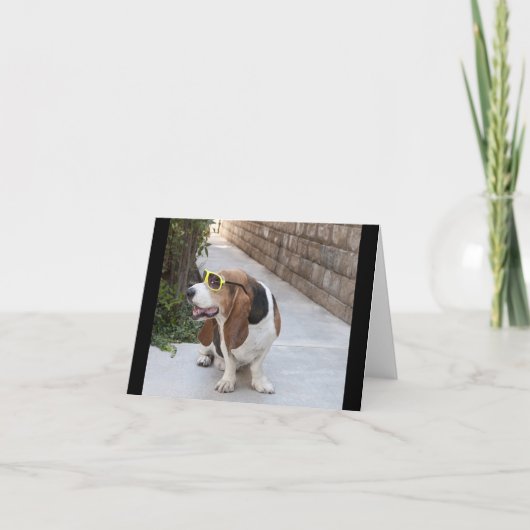 サングラスを持つバセットハウンド カード (正面)