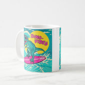 サングラスを着用し、ネオンピンクに乗るTレックス コーヒーマグカップ (正面左)