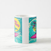 サングラスを着用し、ネオンピンクに乗るTレックス コーヒーマグカップ (中央)