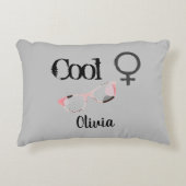 サングラスカッコいいグレイとピンクの可愛い少女 アクセントクッション (正面)