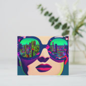 サングラスカラフルシティ・リフレクションのアートウーマン ポストカード (スタンド正面)