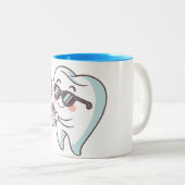 サングラスクールとコーヒーマグの歯の漫画 ツートーンマグカップ (正面右)