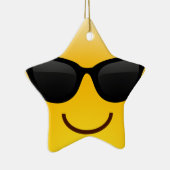 サングラスクールなEmojiが付いている微笑の顔 セラミックオーナメント (右)
