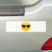 サングラスクールなEmojiが付いている微笑の顔 バンパーステッカー (車上)