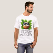 サングラスココナッツ - 国際果物の日 Tシャツ (正面フル)