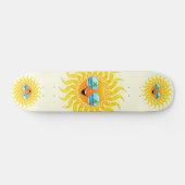 サングラス入り夏の太陽の漫画 スケートボード (横)