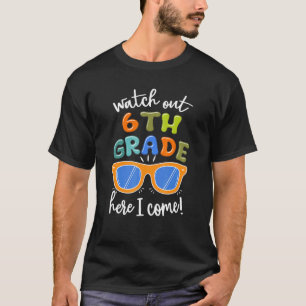 サングラス6年生を見る私は戻っ来てここにいる Tシャツ