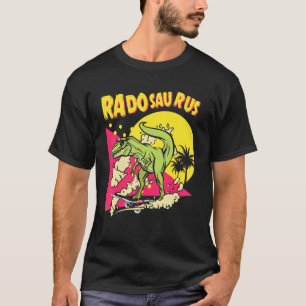 サングラス、ドライビングスケートボード付き恐竜 Tシャツ