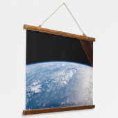 サングリントが太平洋の水を海する 吊り下げ型タペストリー (傾斜あり)