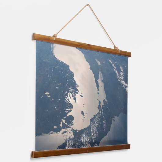 サングリントビームスオフミシガン湖 吊り下げ型タペストリー (傾斜あり)