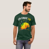 サンコンアパパおもしろいオウム鳥愛人メンズ Tシャツ (正面フル)