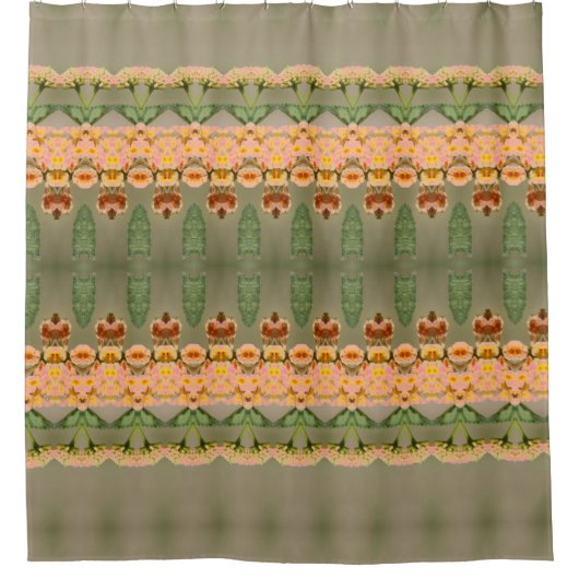 サンゴとグリーンパターン（の模様が）ある シャワーカーテン (正面)