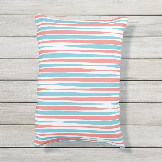 サンゴとティール（緑がかった色）ブラシのストロークのアクセント枕 アウトドアクッション (裏面(縦))