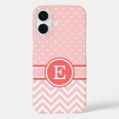 サンゴとピンクの名門私立校風のシェブロン・ドット・モノグラム Case-Mate iPhoneケース (裏面)