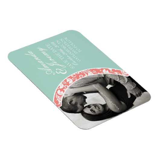 サンゴとミントのダマスク写真結婚式の日付を保存 マグネット (右側)