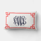 サンゴと海軍ギリシャ鍵スクリプトMonogram ランバークッション (正面)