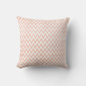 サンゴと白シェブロンのジグザグストライプ型 クッション (正面)