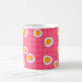 サンゴのピンク色の背景におもしろいのシ市松模様にット コーヒーマグカップ (中央)