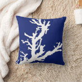 サンゴの枝 – ネイビーブルーとホワイト クッション (ブランケット)