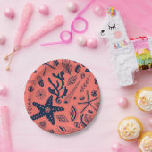 サンゴの背景に生息する貝殻 ペーパープレート (パーティー)