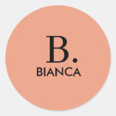 サンゴシンプルピンクのミニマリスト・モノグラム ラウンドシール (正面)