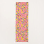 サンゴピンクに黄色いジャスミンの花 ヨガマット (裏面)
