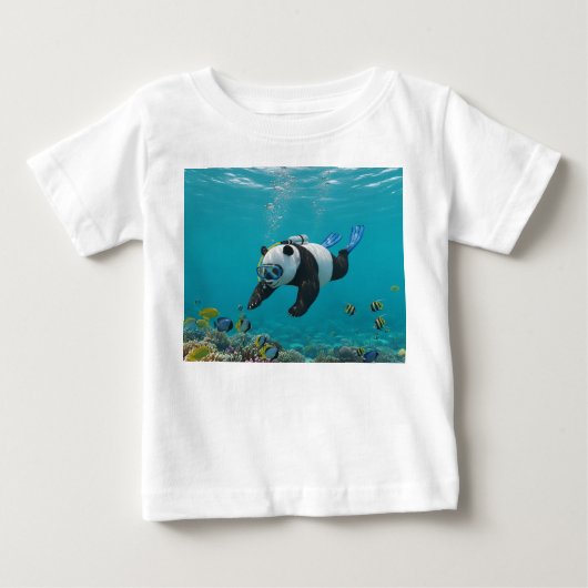 サンゴ礁のダイビングパンダ ベビーTシャツ (正面)