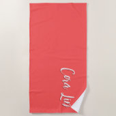 サンゴ赤のツートン モダン オーダーネーム ビーチタオル (正面)