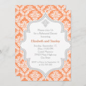 サンゴ、白、灰色のダマスクの結婚式リハーサルディナー 招待状 (正面/裏面)