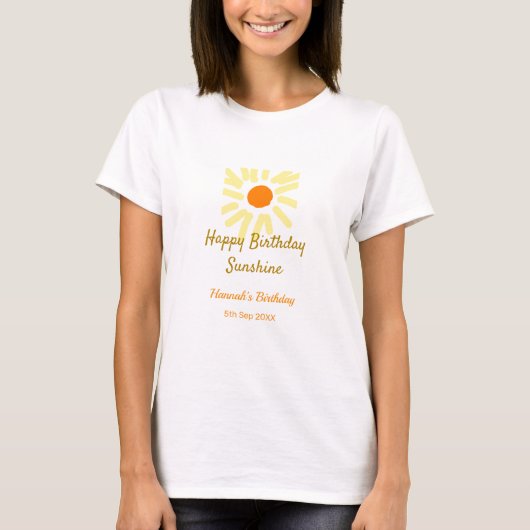 サンシャインイエローオレンジの誕生日ボヘミアン Tシャツ (正面)