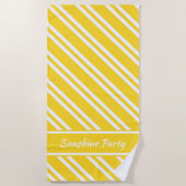 サンシャインパーソナライズされたイエローとホワイトのストライプ ビーチタオル (正面)
