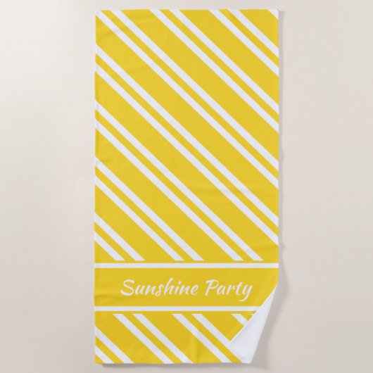 サンシャインパーソナライズされたイエローとホワイトのストライプ ビーチタオル (正面)