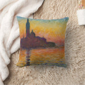 サンジョルジョ・マッジョーレDusk (by Claude Monet) クッション (ブランケット)