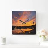 サンセットでサンダヒルクレーンのシルエットをパーソナライズ スクエア壁時計 (ホーム)