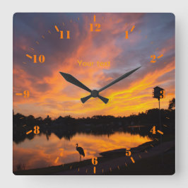 サンセットでサンダヒルクレーンのシルエットをパーソナライズ スクエア壁時計