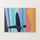 サンセットでサーファーがビーチに立つ ジグソーパズル (横)