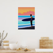 サンセットでサーファーがビーチに立つ ポスター (キッチン)