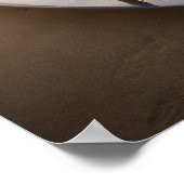 サンセットでサーフボードをビーチに敷設 ポスター (角)